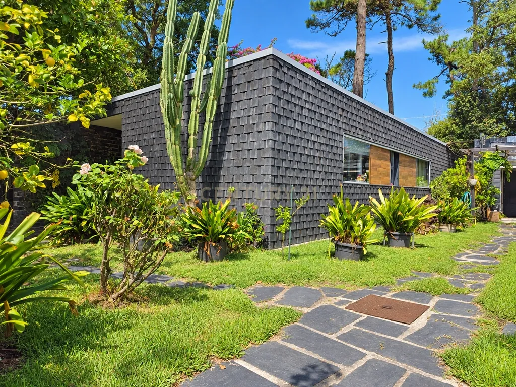 MORADIA TÉRREA T3 | NUA-PROPRIEDADE | JARDIM | GARAGEM | 4 FRENTES | MINDELO | VILA DO CONDE - Image 1