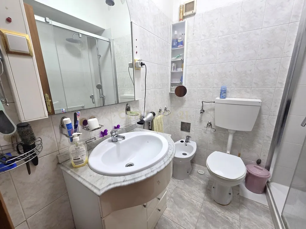Apartamento T3 com varandas e arrecadação - Image 16