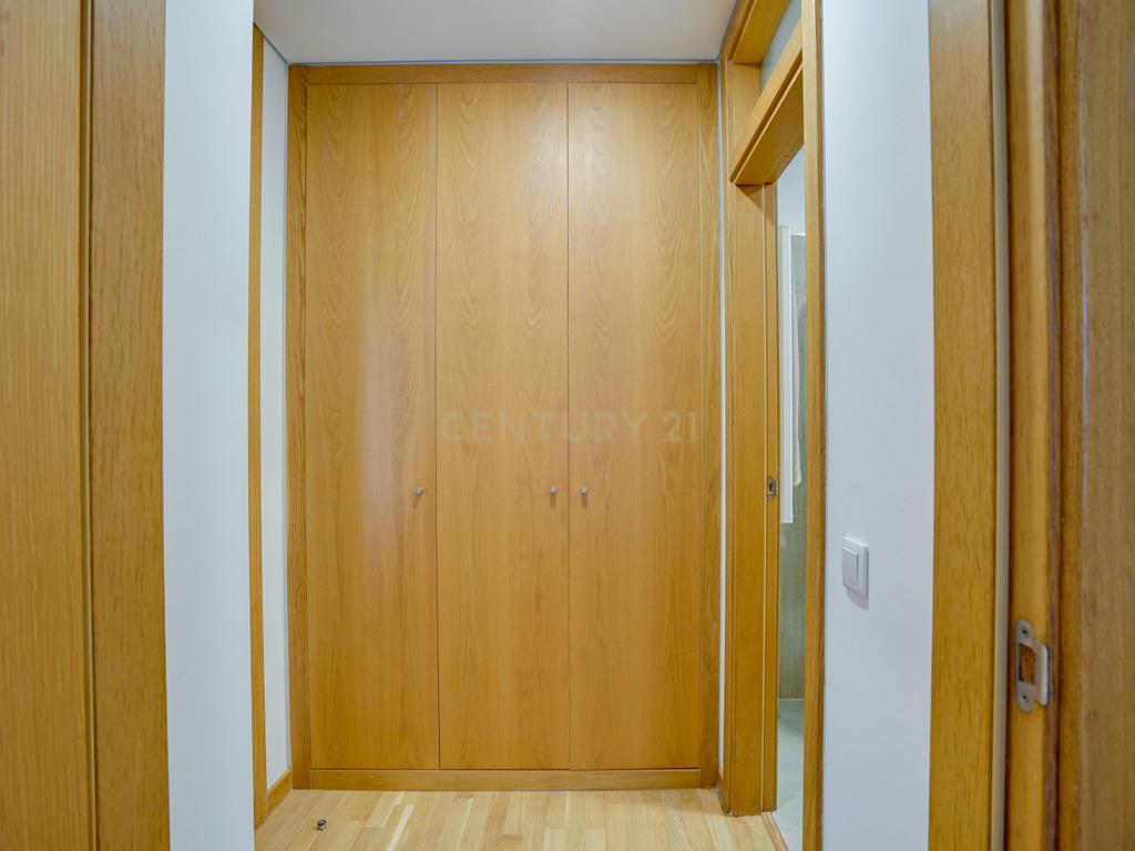 Apartamento T1 com Vista Panorâmica sobre o Rio Tejo – Parque das Nações, Lisboa - Image 16