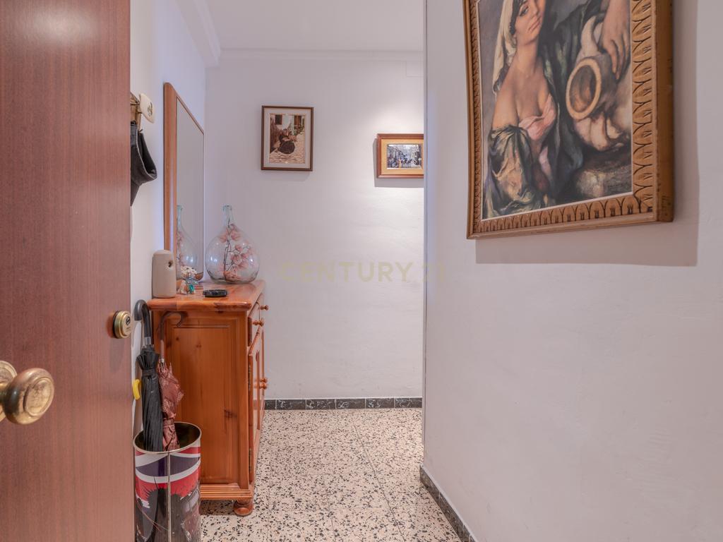Oportunidade de Investimento em Salou – Apartamento com Licença Turística e Duas Varandas - Image 2