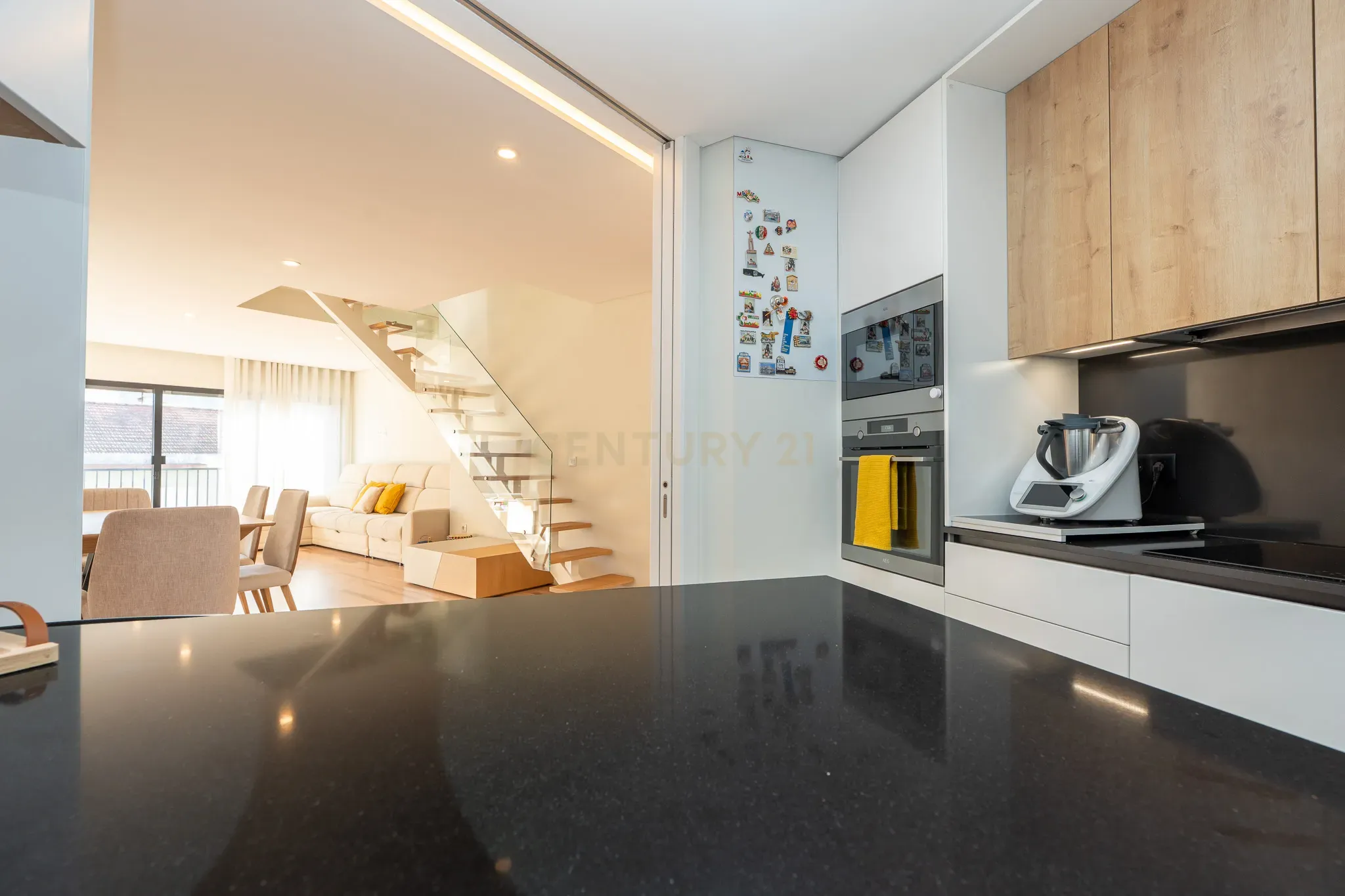 Apartamento T3+1 duplex, com terraço e estacionamento, no centro da cidade de Torres Vedras - Image 22