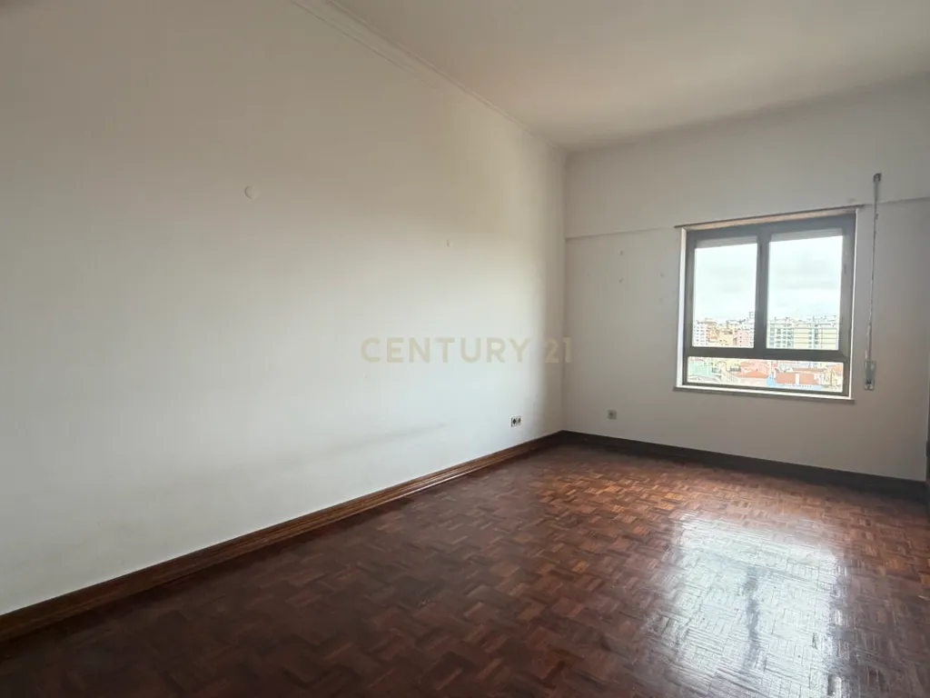 Apartamento T3 com Varandas e Vista Panorâmica no Bonfim, em Setúbal - Image 16