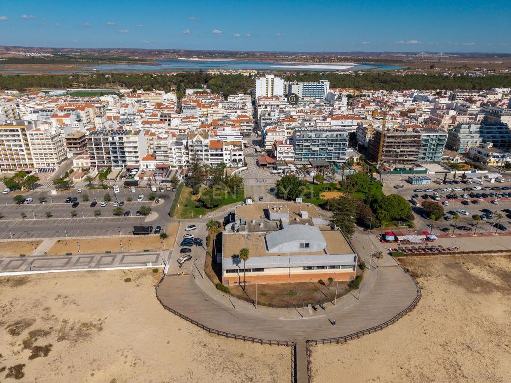 Apartamento T2 em Monte Gordo – Rua Pedonal, a poucos metros da praia - Image 27
