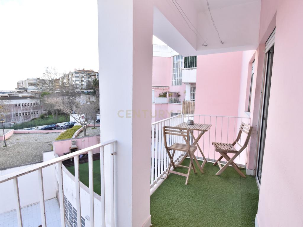 Excelente Apartamento T3 em Algés – Conforto e Localização Premium - Image 7