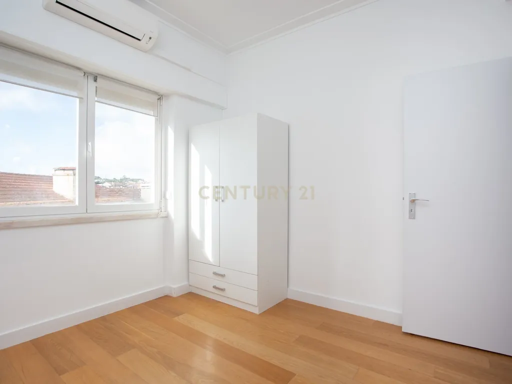 Apartamento T1 para arrendamento em Queijas - Image 9