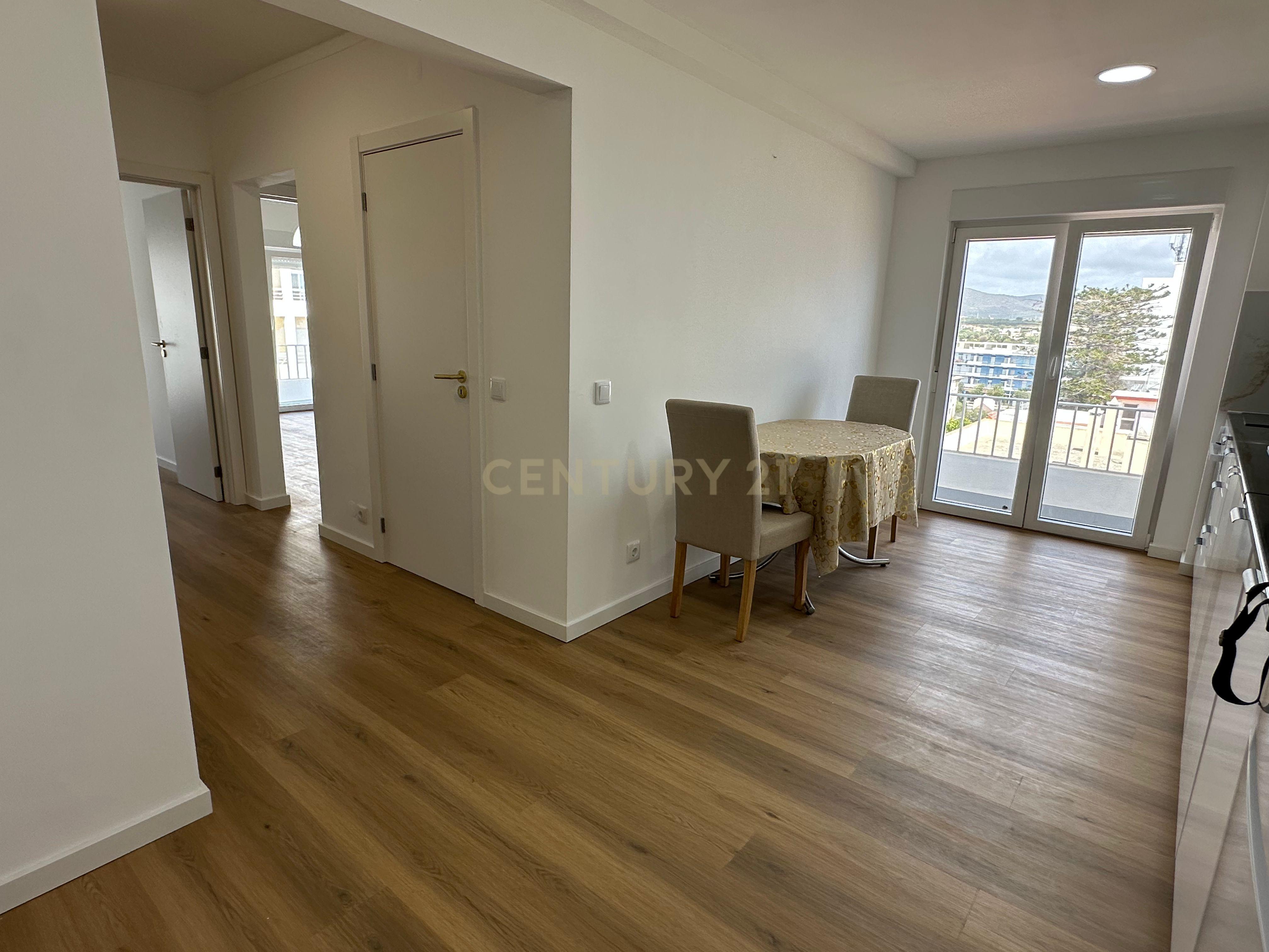 Fotografia 10 de Apartamento T2 Remodelado, Equipado e Mobilado - Olhão