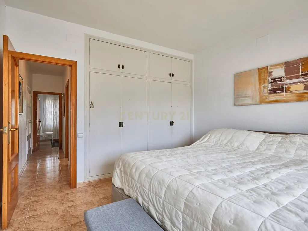 Moradia com vista para o mar e 3 habitações independentes em Canet de Mar - Image 18