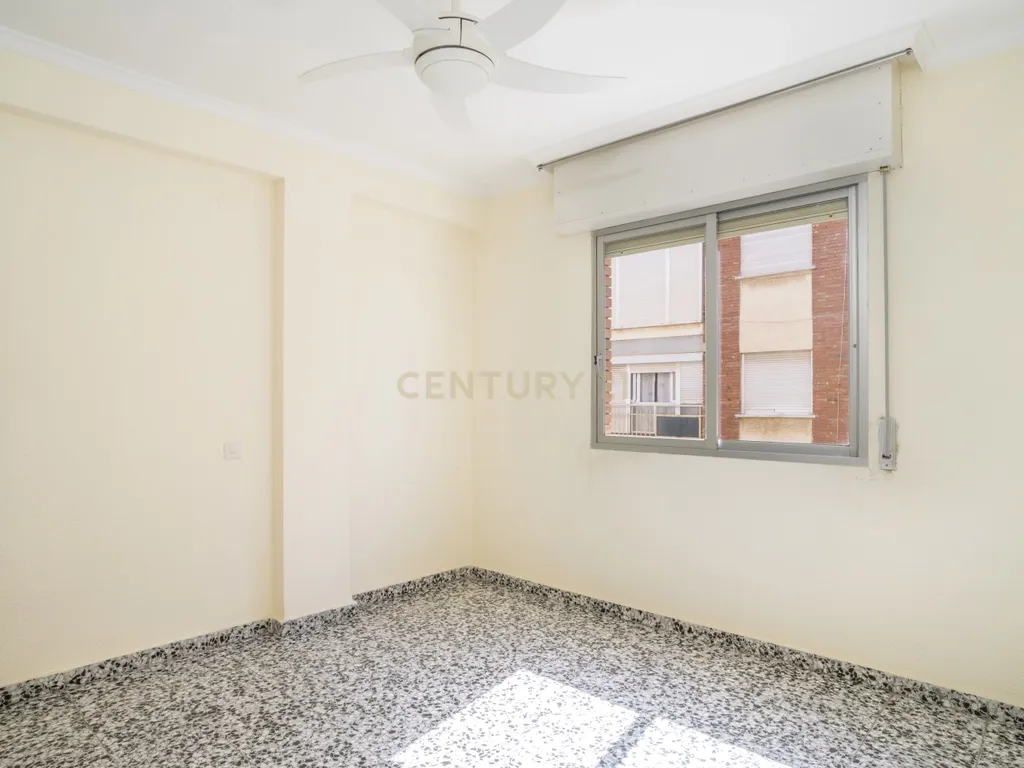 APARTAMENTO ESPAÇOSO DE 4 QUARTOS COM TERRAÇO EM MÁLAGA – LOCALIZAÇÃO PRIVILEGIADA E ELEVADO POTENCIAL - Image 20