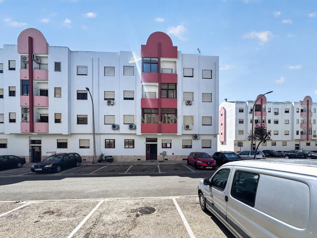 Apartamento T1 com duas frentes, excelentes áreas e arrecadação – Setúbal - Image 18
