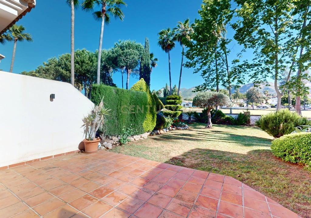 Casa Térrea em Málaga com Jardim e Piscina em Comunidade Fechada - Image 36