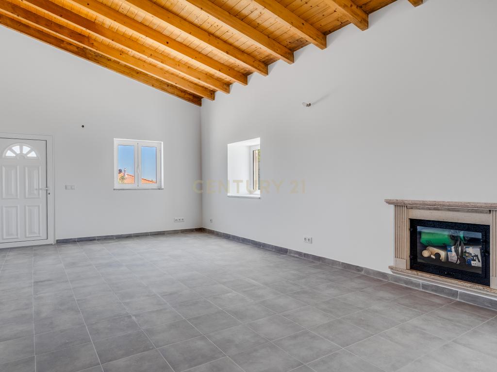 Personalize a Sua Casa – Moradia Terrea T2+2 em Fase de Acabamentos com 500m² de Terreno - Image 6