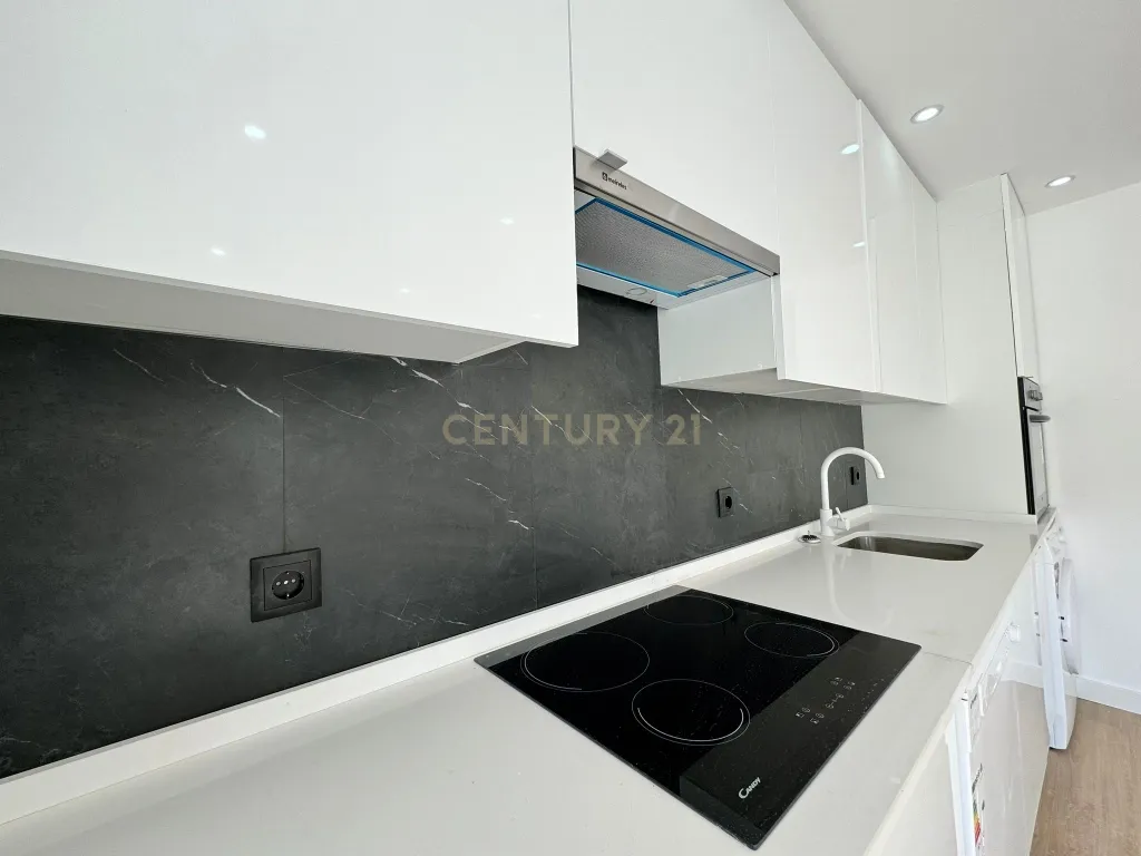 Apartamento T3 com Terraço/ Remodelação Total (Queluz) - Image 26
