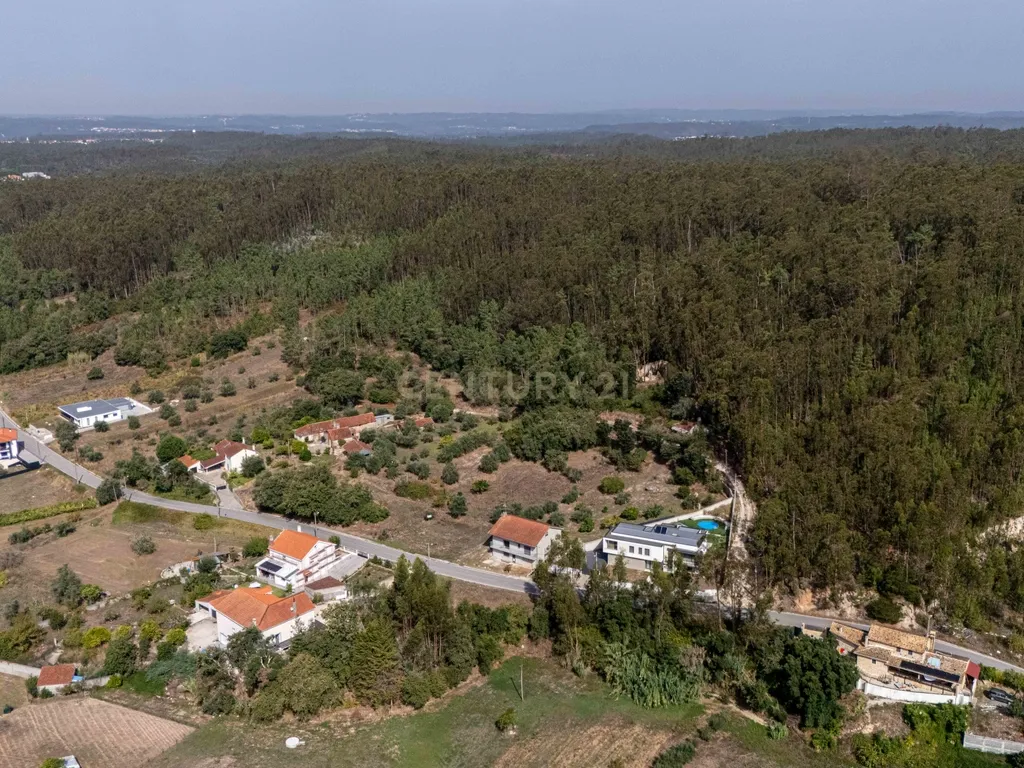 Moradia T4 semi-nova com Piscina, Garagem + Parcela de Terreno Rústico e Vista Serra | Salgueiro, Pombal - Image 72