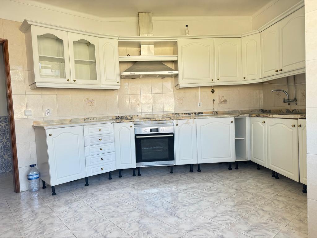 Arrendamento T3 com Garagem | Boas Áreas | Bairro de Santa Apolónia - Image 6