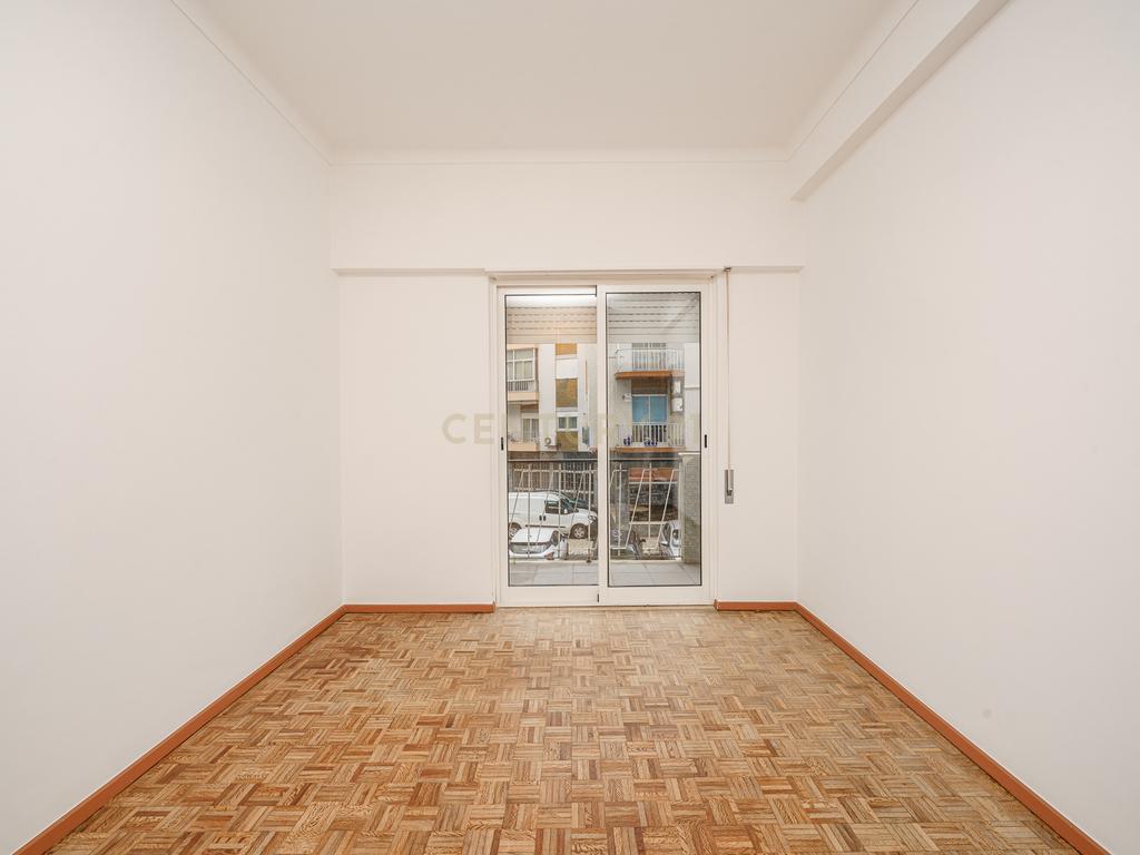 T3 Remodelado no Centro de Setúbal- Campo dos Arcos - Image 7