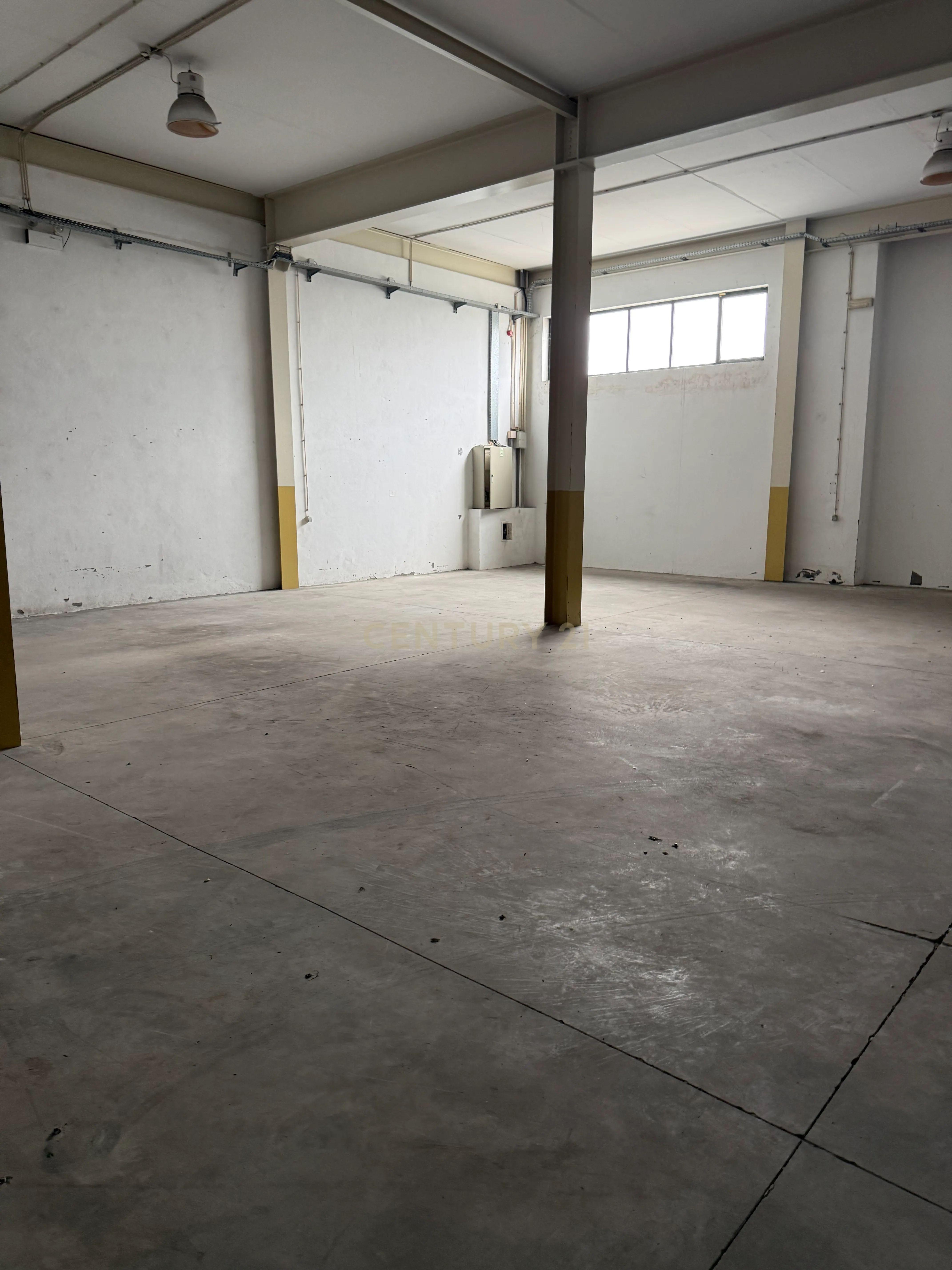 Fotografia 11 de Armazém de 1.000 m² | 2 Pisos | Elevado Potencial de Rentabilidade