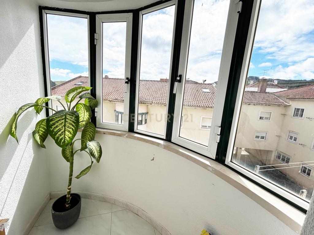 Apartamento T2 em Loures - Condomínio fechado - Image 3