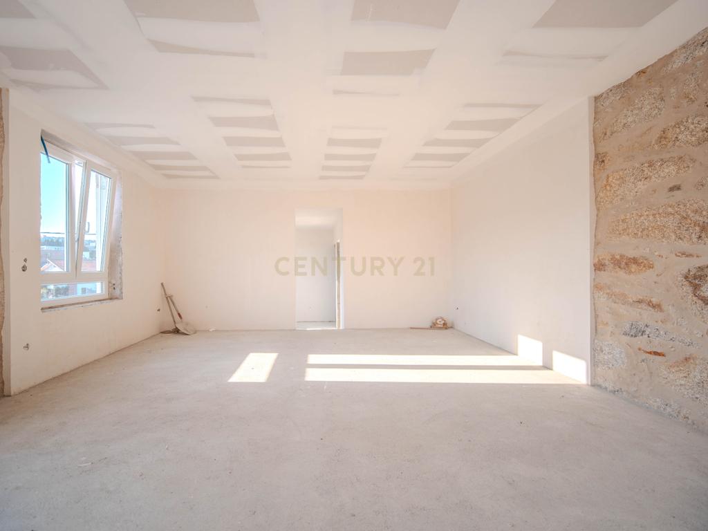Moradia T3 com Espaço Comercial | São Pedro da Cova (Adega Azul) - Image 28