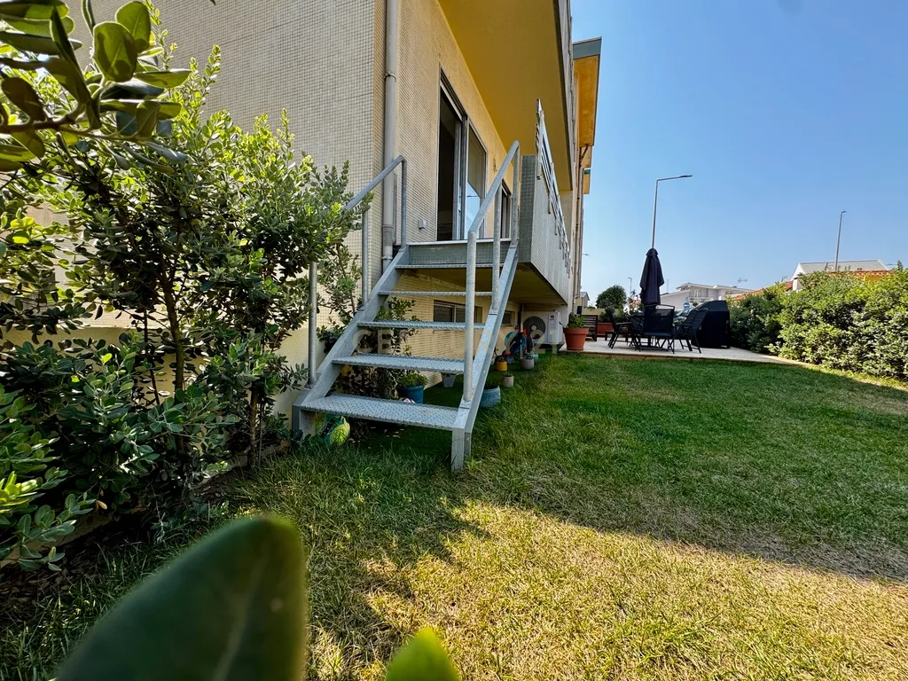 T3 COM VIVÊNCIA DE ANDAR-MORADIA | JARDIM E TERRAÇO PRIVATIVOS | A 150 M DA PRAIA DE Mindelo, Porto - Image 9
