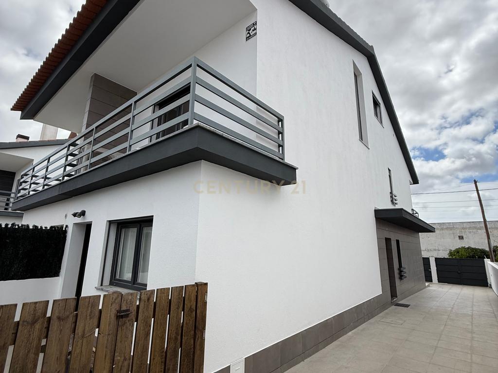 Moradia Geminada T3 - Fernão Ferro - Image 16