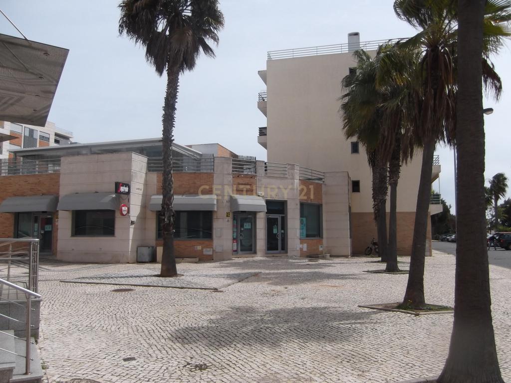 Olhão - Pechão Loja 116m2 com 2 pisos e terraço 58m2, em frente ao Estádio Municipal de Olhão - Image 6