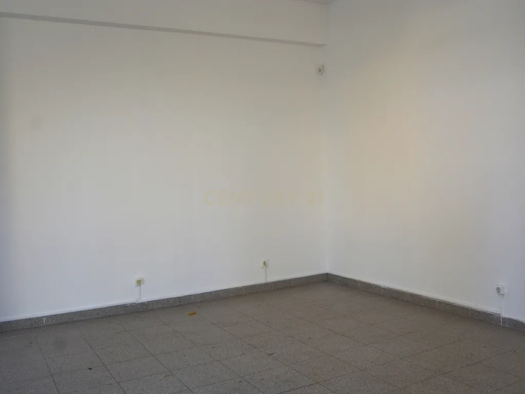 Loja para arrendar em Benfica - Oportunidade Única! - Image 5