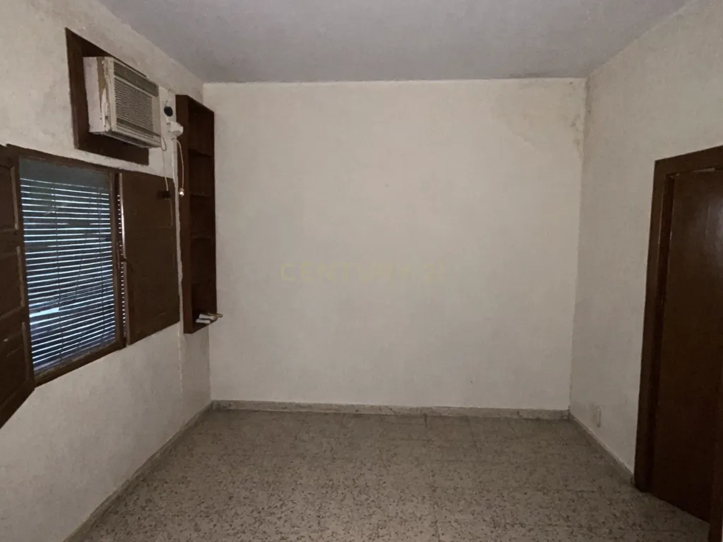 Edifício exclusivo com grande potencial numa das melhores zonas de Trujillo - Image 100