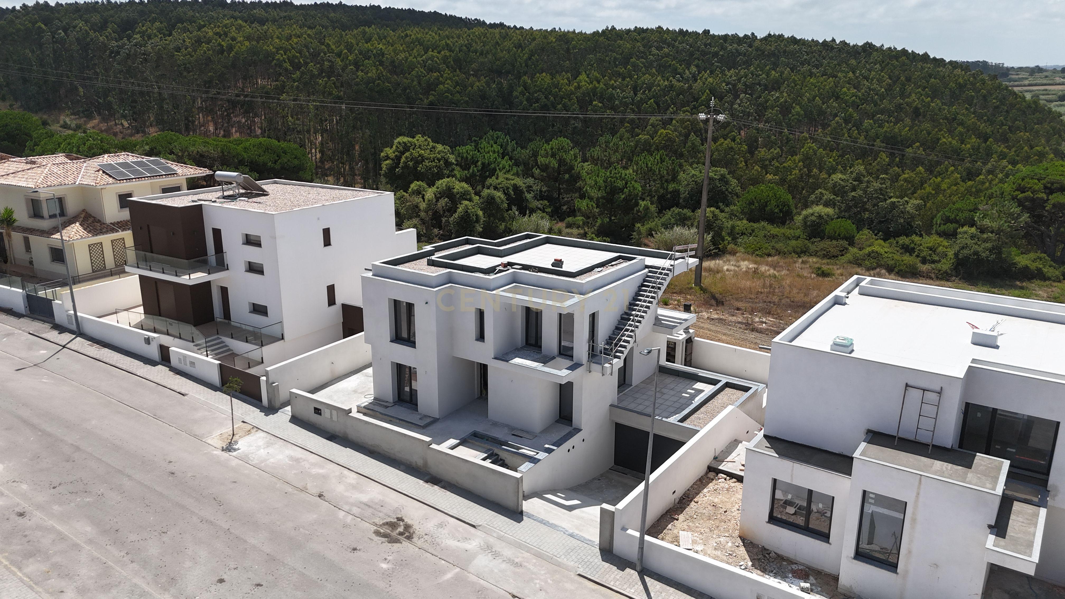 Fotografia 3 de Moradia T4  de luxo com piscina aquecida e Rooftop na Urbanização Paraíso — Peniche