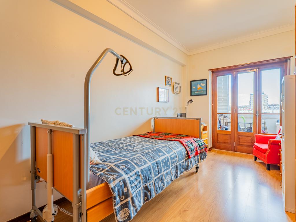 Apartamento T5 Remodelado no Lumiar – 152m² | Praceta Rua Alexandre Ferreira - Image 17