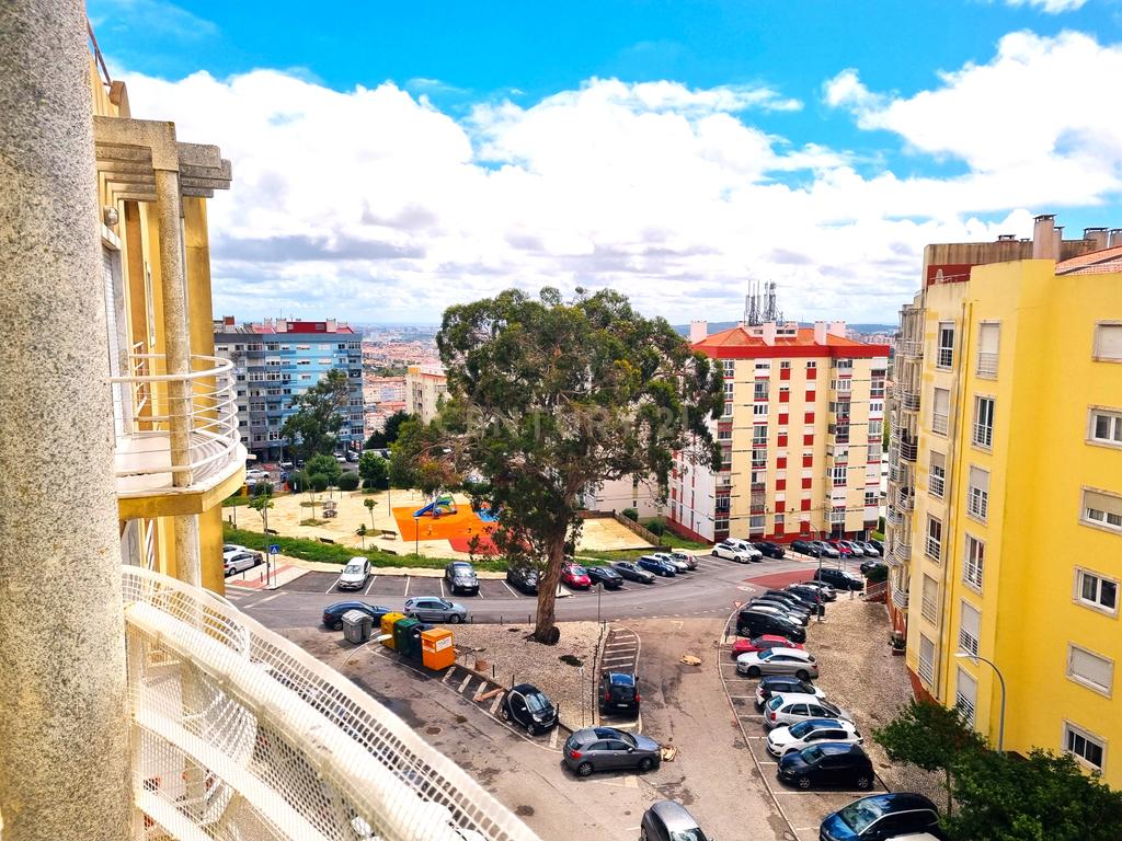 Apartamento T2 com Vista Panorâmica e garagem - Image 23