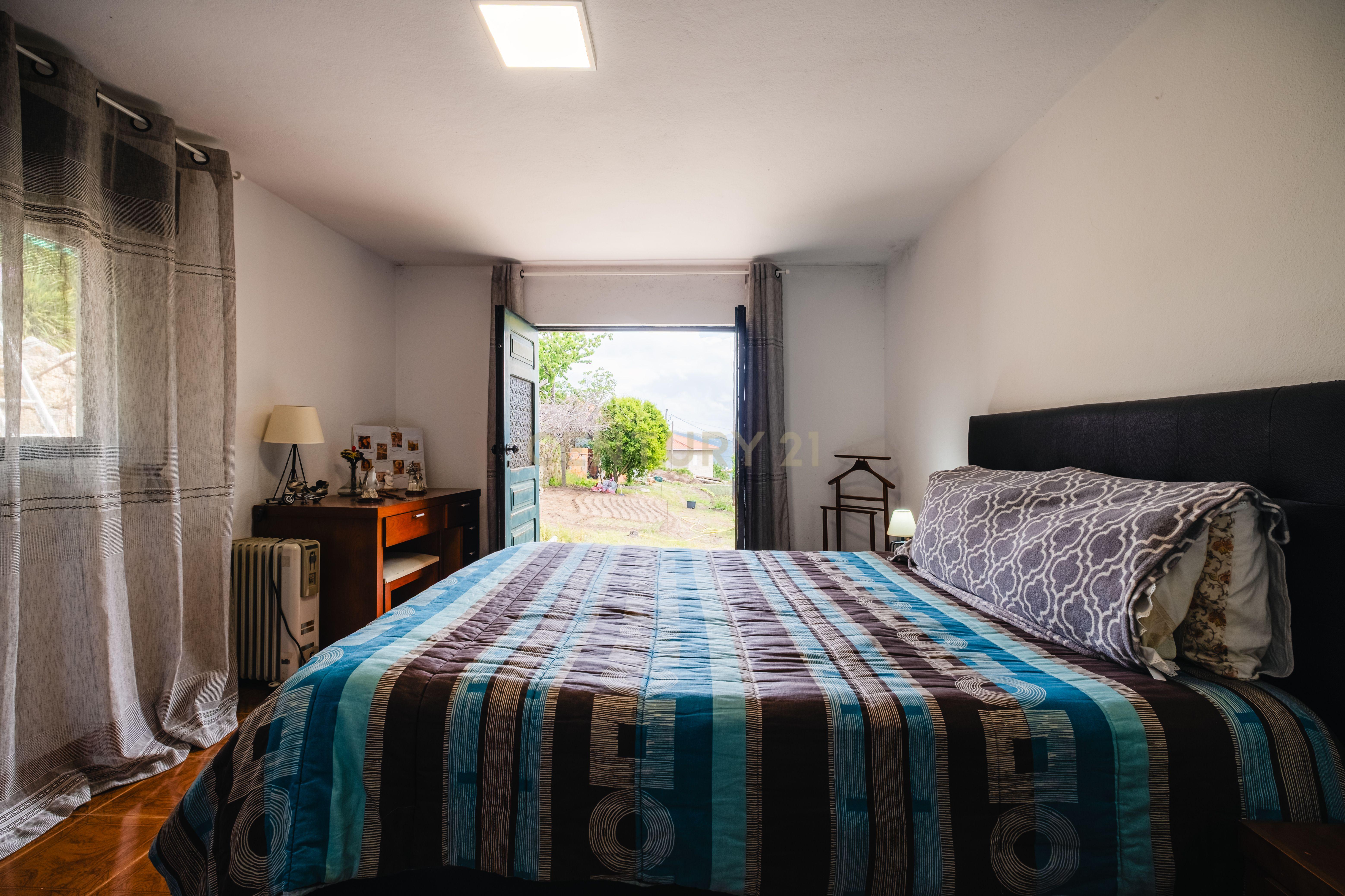 Fotografia 9 de Moradia T2 em Cinfães | Terreno 1.114 m² | Lagar em Pedra | Garagem Fechada
