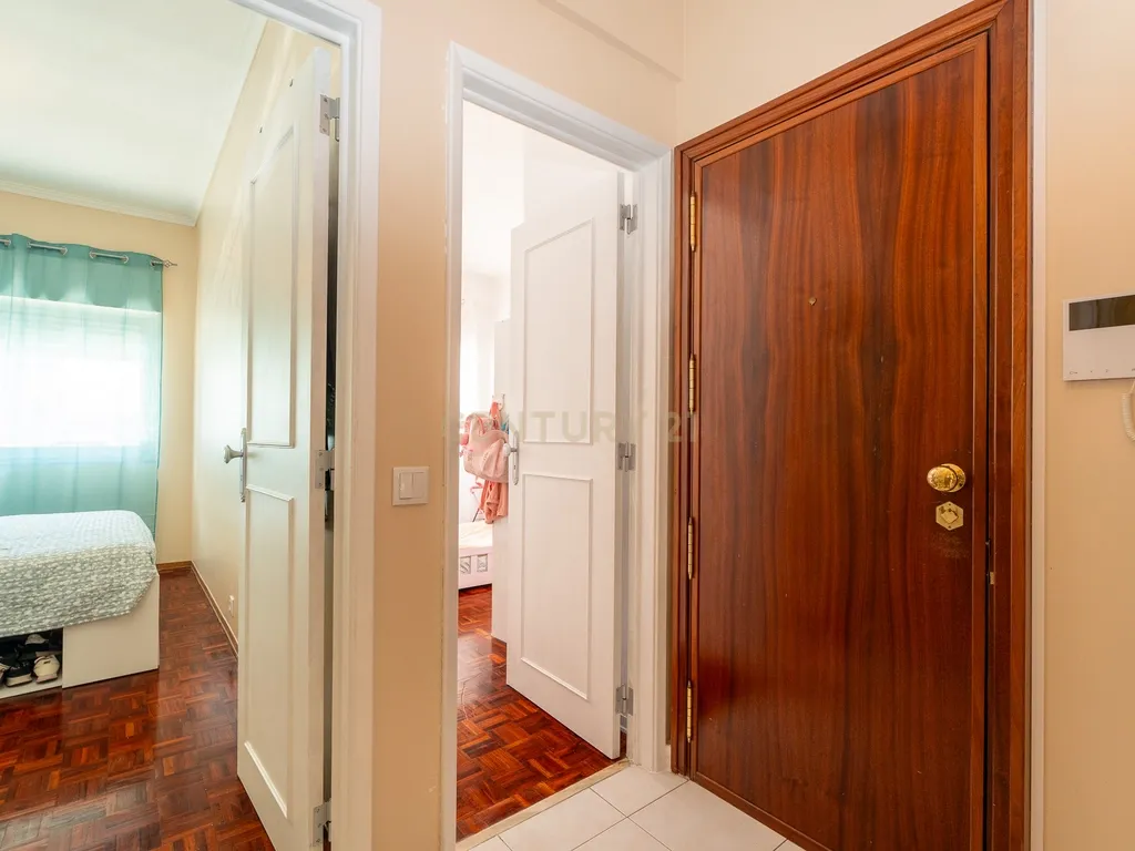 ** APARTAMENTO T2 NA AMADORA, PERTO DO METRO E DO COMBOIO ** - Image 8