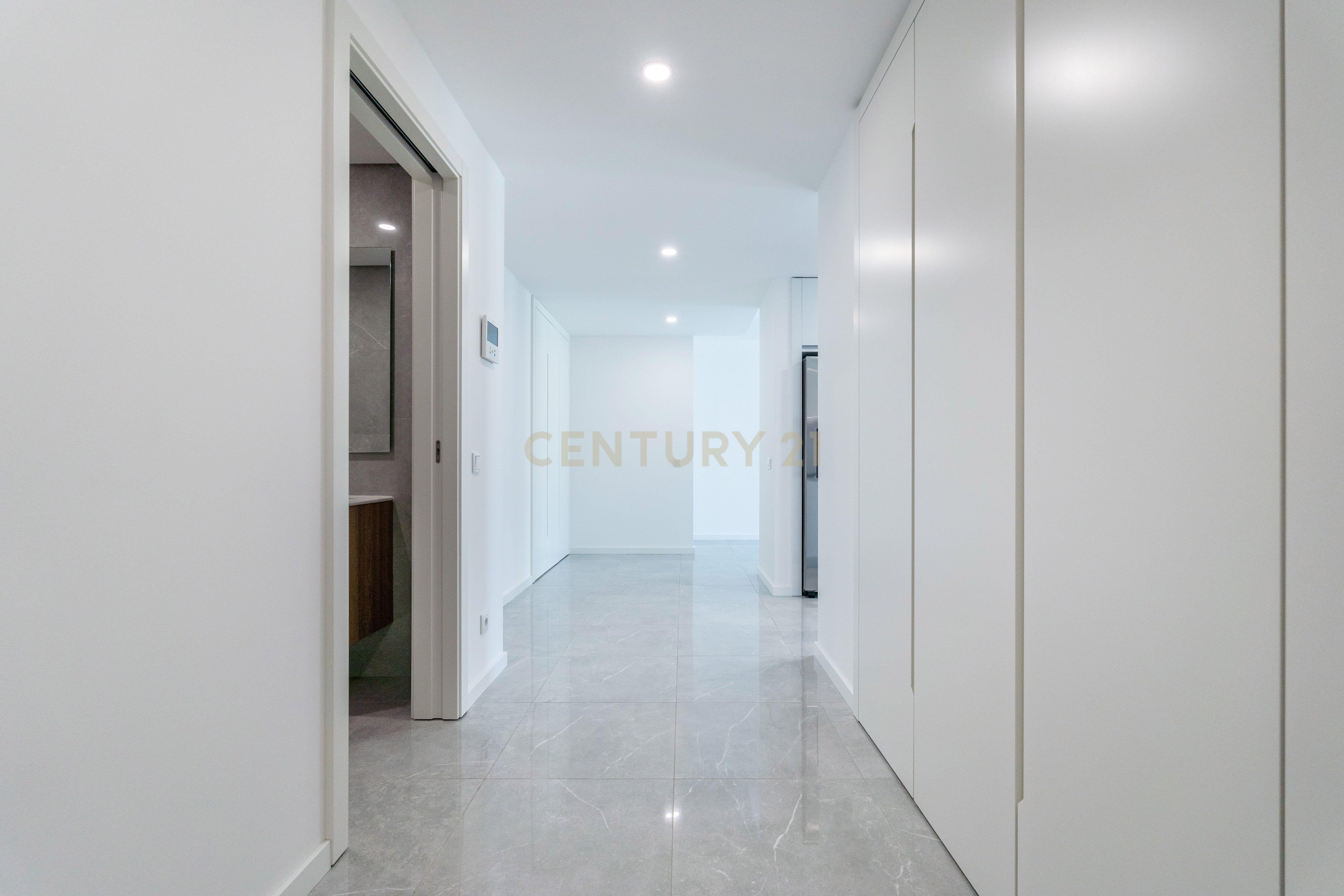 Fotografia 7 de Apartamento T3 Novo a Estrear, Piscina, Estacionamento Privativo,  no Centro de Albufeira – Correeira