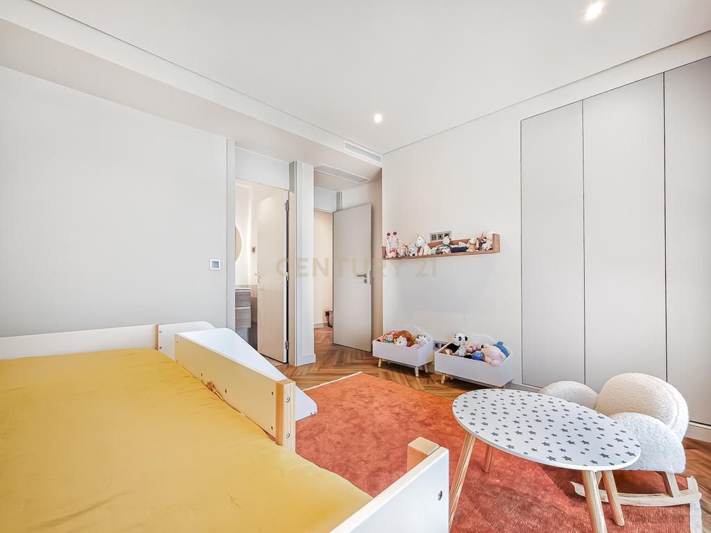 Moradia T4 em Condomínio Privado | Piscina | 6WC | Jardim | Terraço | Box | Quinta do Brilhante | Albarraque A 5 Minutos Do colégio Tasis internacional - Image 32