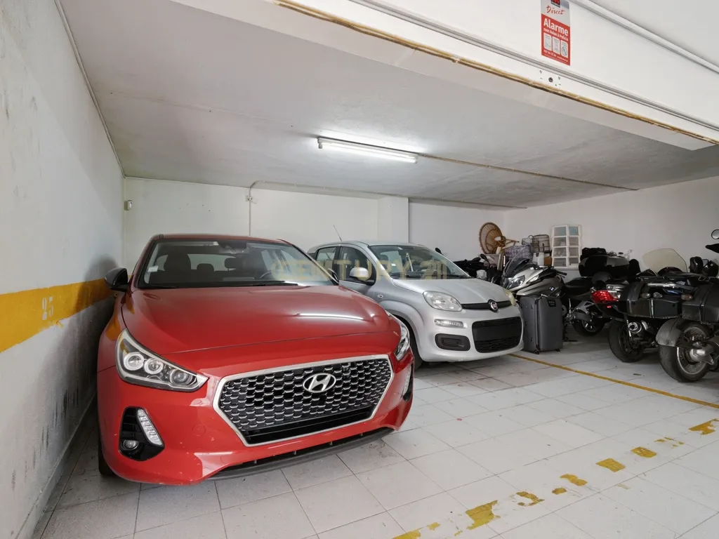 Elegante Apartamento T3 no Estoril com Box Fechada para 3 carros a poucos metros da praia - Image 34