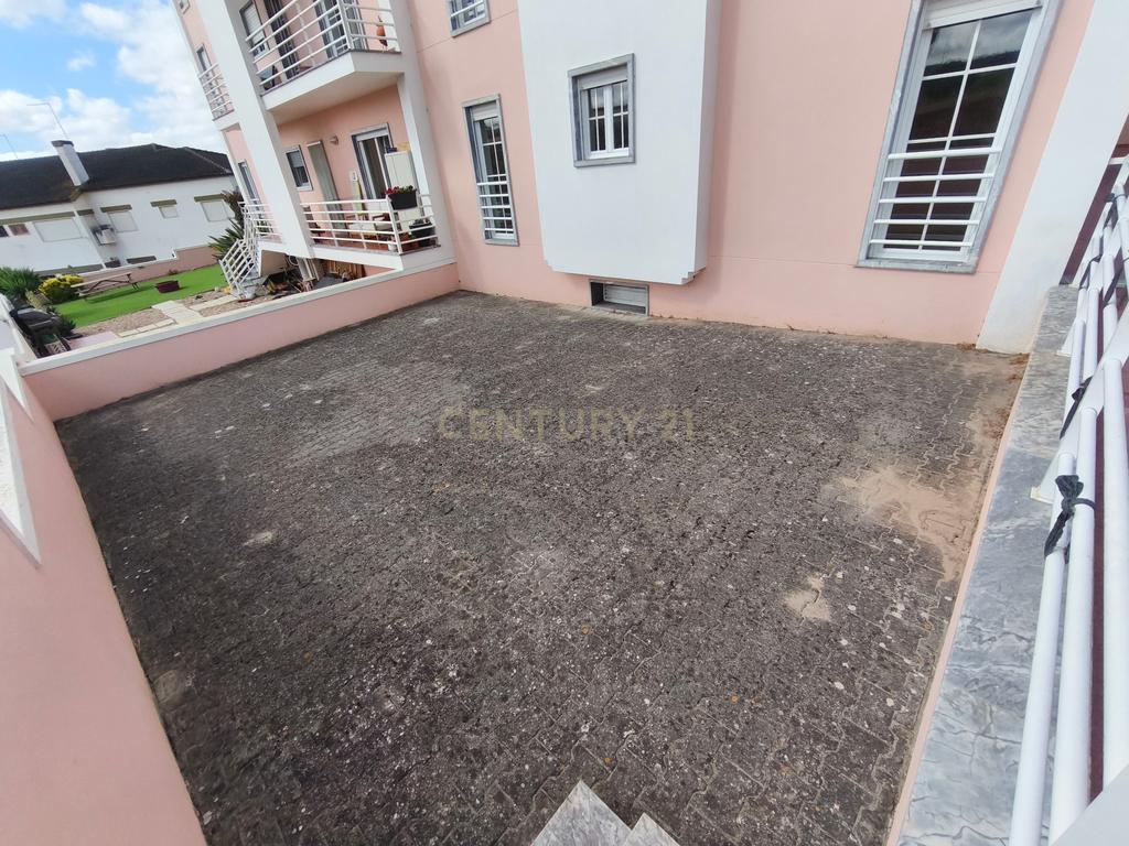 Apartamento T3 para arrendar com terraço de 200m² e garagem para dois carros — Lourinhã - Image 22