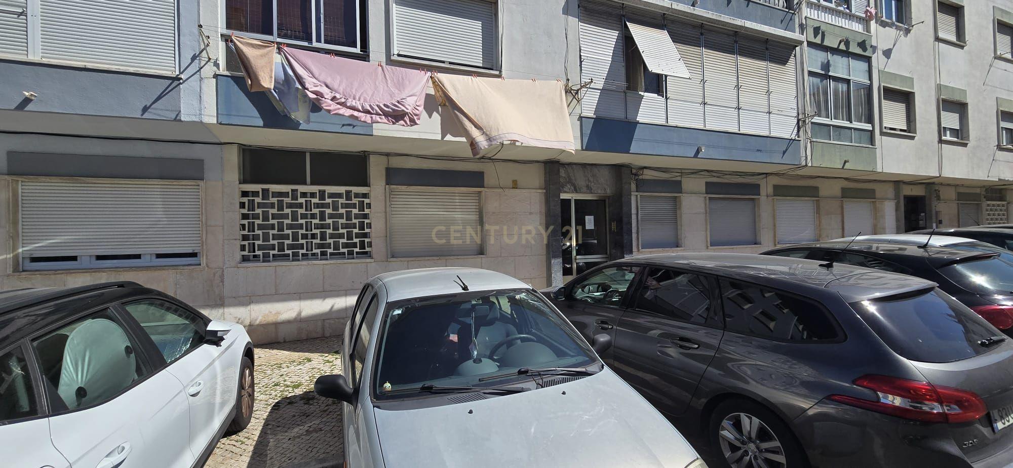 Apartamento T2 em Odivelas — Arrendado, Ideal para Investimento - Image 9