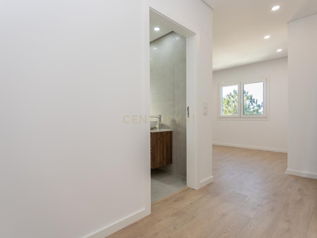 Carisma e boas áreas na sua Moradia Nova T4 Suites!!! no Pinhal do General - Image 56