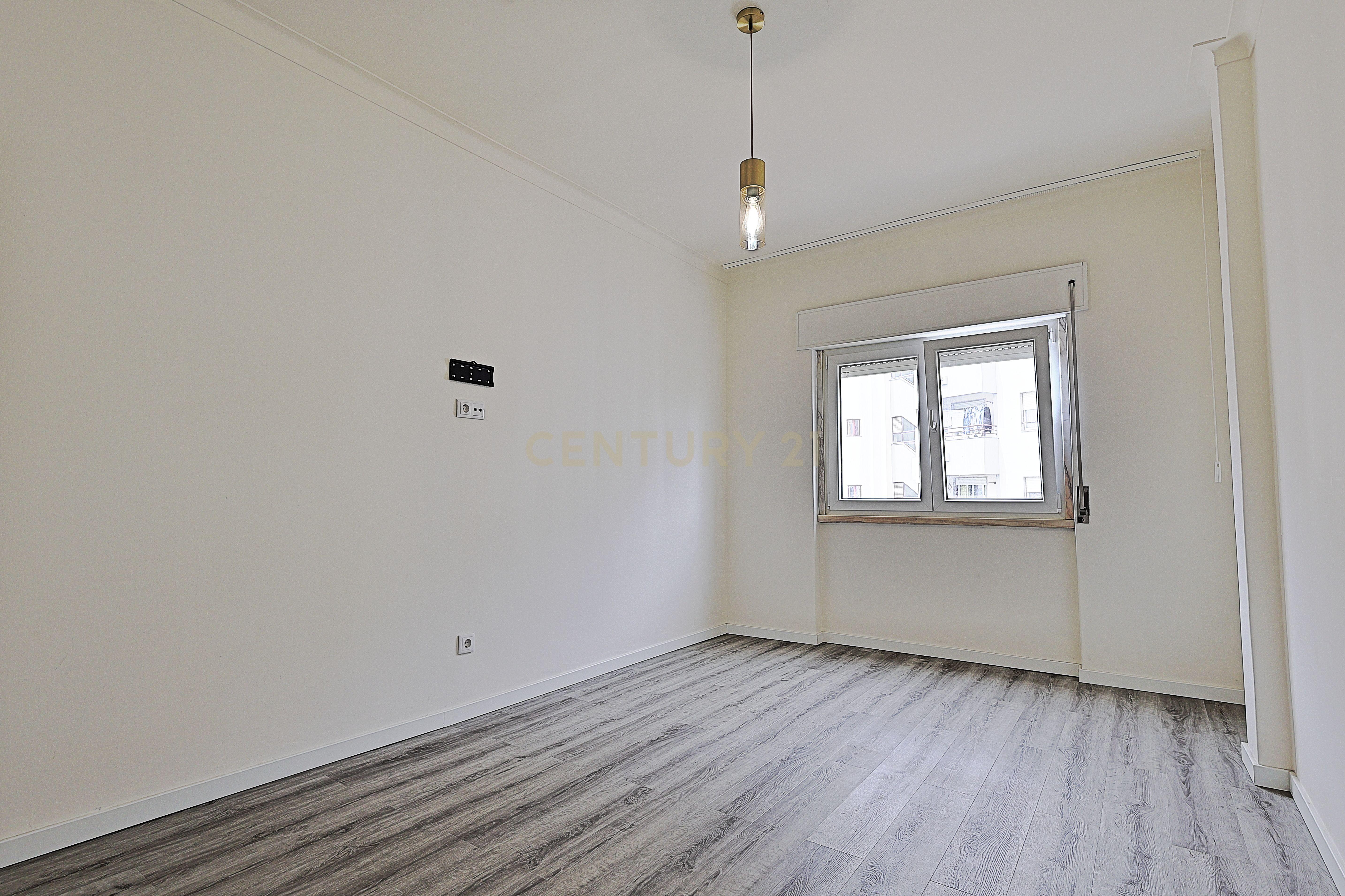 Fotografia 6 de T2 Remodelado com Elevador | 86 m² | Aranguês – Setúbal