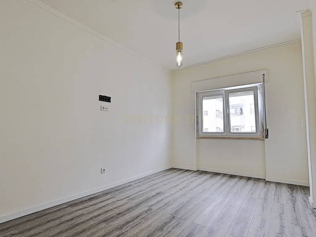 T2 Remodelado com Elevador | 86 m² | Aranguês – Setúbal - Image 6
