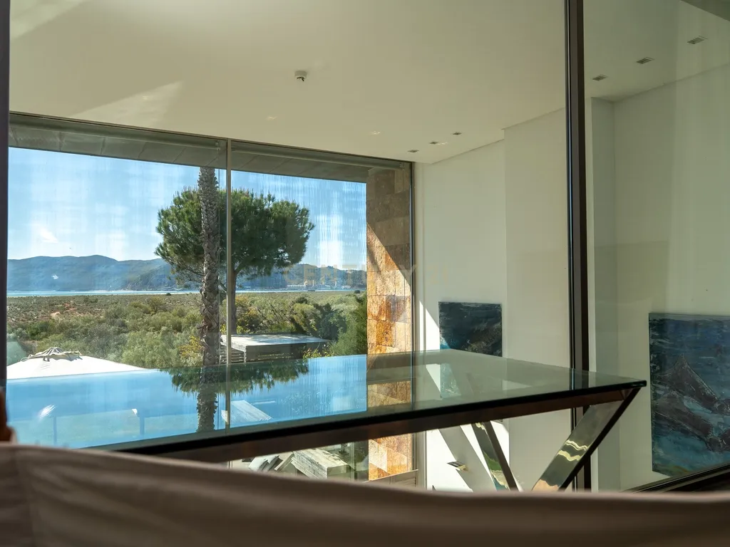 Moradia Exclusiva em Primeira Linha de Mar com Piscina Infinita / Tróia-Carvalhal - Image 51