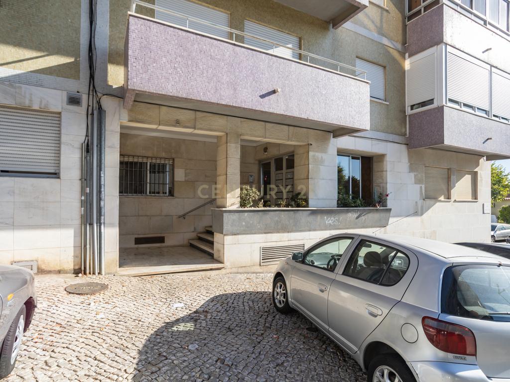 Apartamento T3 em Almada com Excelente Localização - Image 4