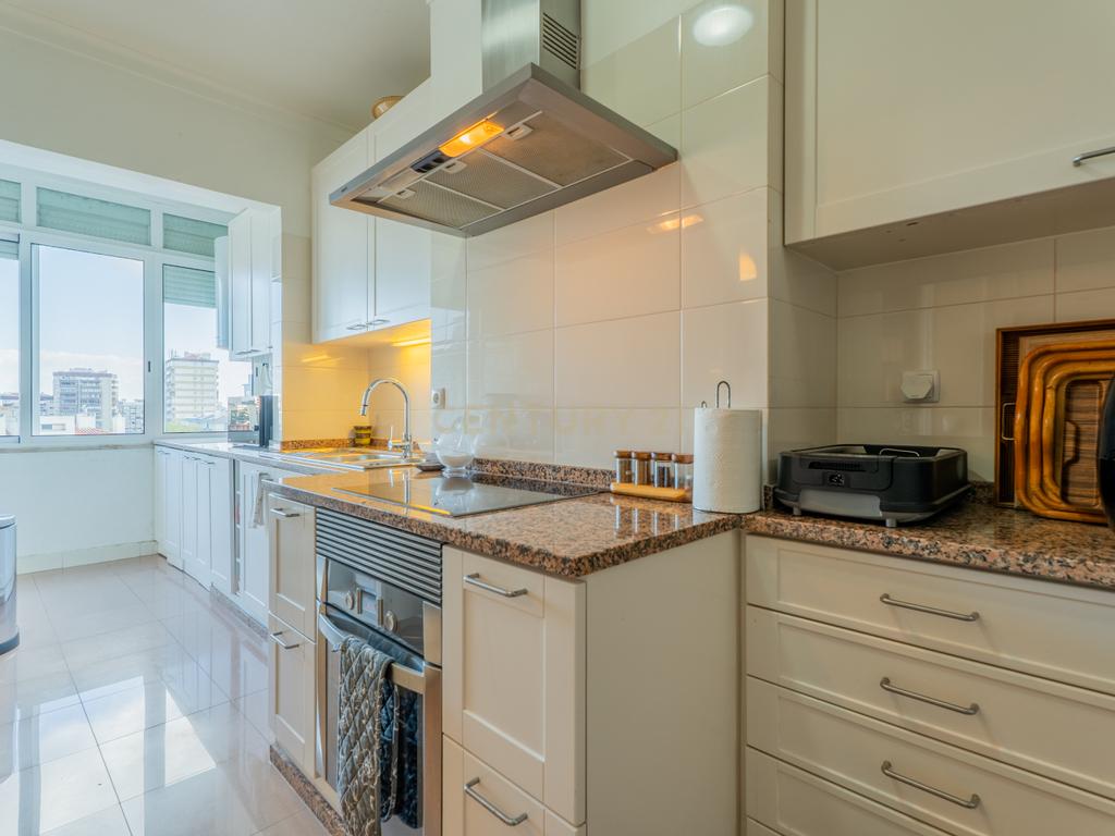 Apartamento T5 Remodelado no Lumiar – 152m² | Praceta Rua Alexandre Ferreira - Image 41