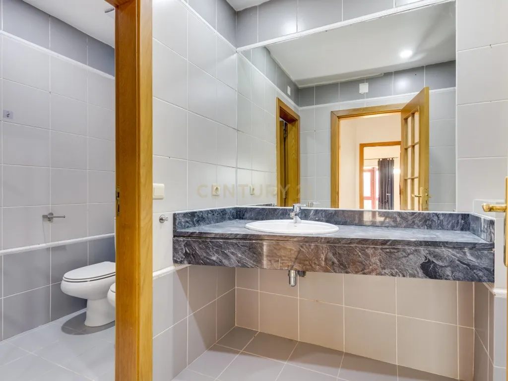 Apartamento T4 com Terraço Privativo e Churrasqueira no Condomínio Lezíria Parque | Vila Franca de Xira - Image 29