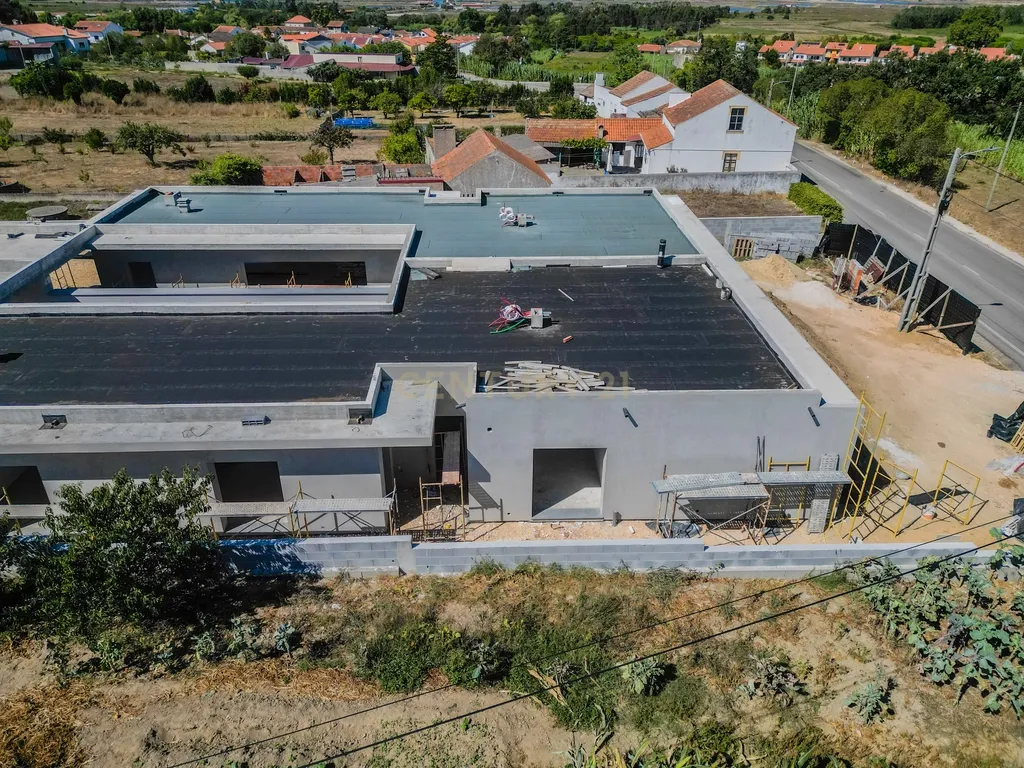 Moradia geminada em construção, com piscina e jardim na Boavista, Lavos, Figueira da Foz. - Image 27