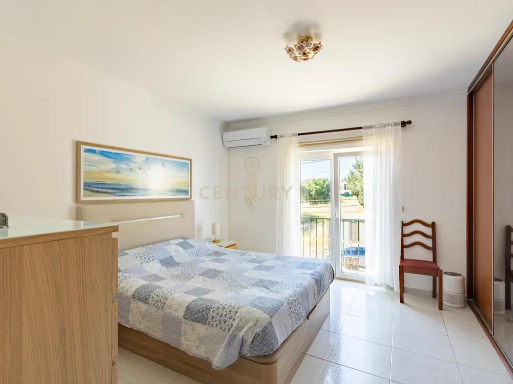 Moradia T2 Geminada com Aproveitamento de Sótão na Quinta do Conde - Image 19