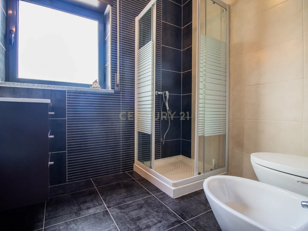 Apartamento T3 c/ 2 Varandas, Garagem Dupla e Terraço com Sala de Eventos - Image 18