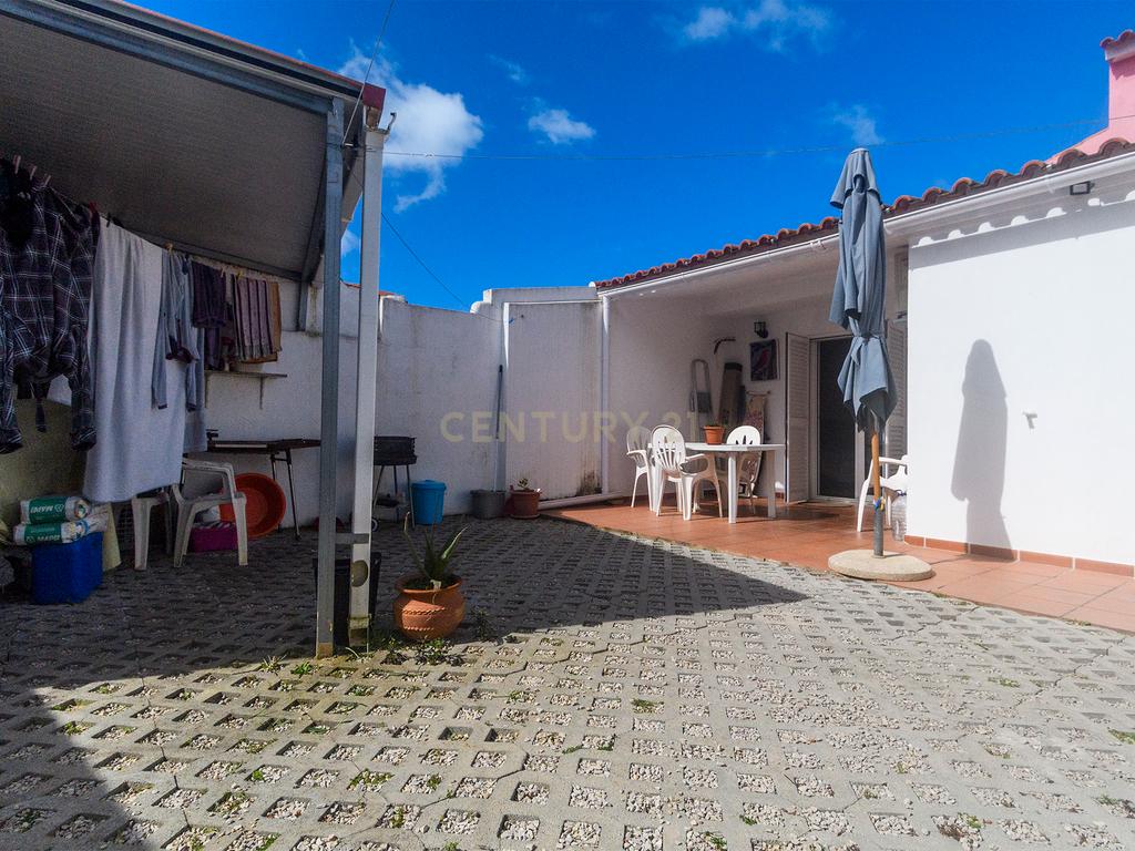 Moradia T2+1 em Quarteira - Loulé - Conforto e Localização Privilegiada - Image 4