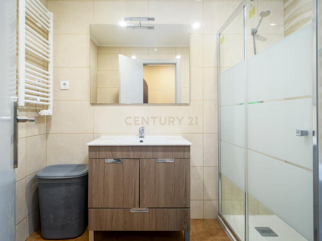 Moradia T2+1 em Quarteira - Loulé - Conforto e Localização Privilegiada - Image 11