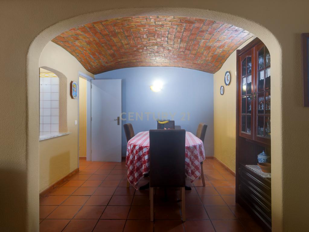 Moradia T2+1 em Quarteira - Loulé - Conforto e Localização Privilegiada - Image 17